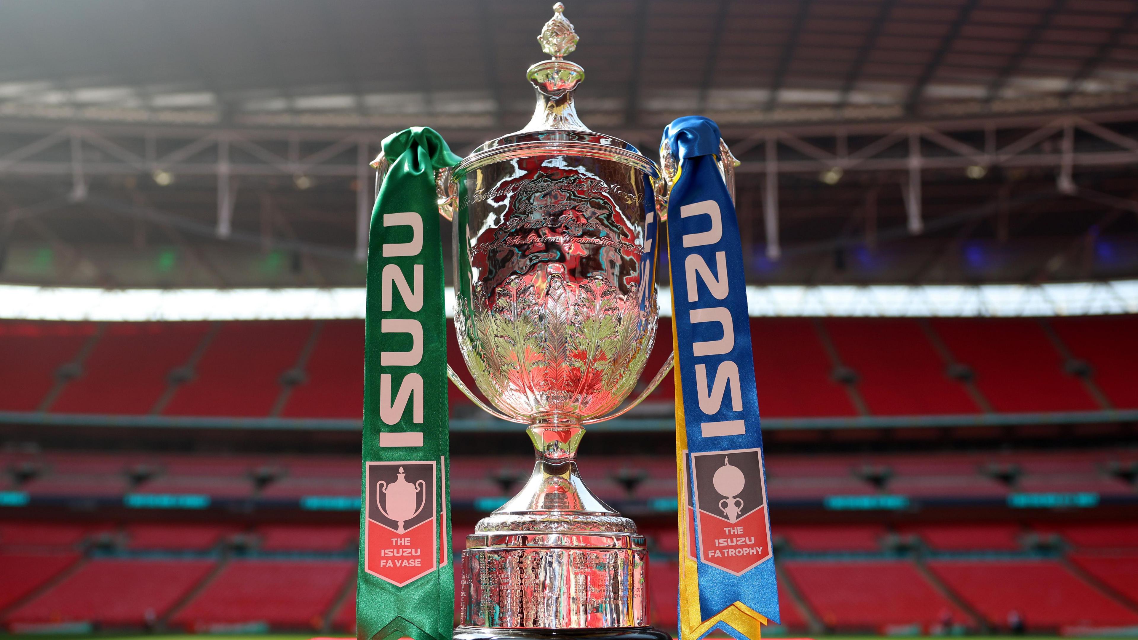 اشتباه داور در ضربات پنالتی باعث تکرار بازی اف‌ای وِیز شد